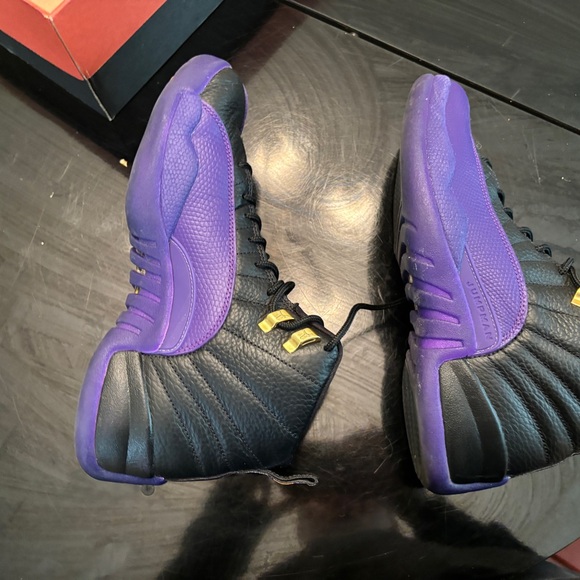 Jordan retro 12 purple/ black gold size 8.5 Men’s - Picture 3 of 6